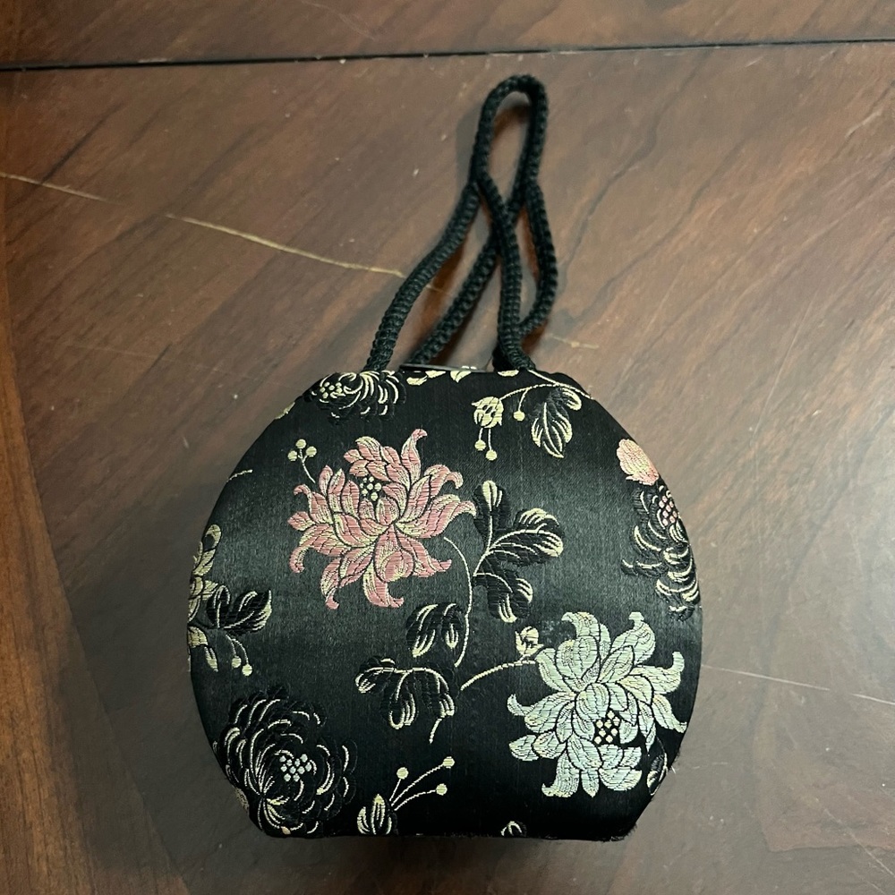 Vintage Style Satin Clutch Sized/Hard Side Bag